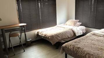House | 4 bedrooms, laptop workspace, iron/ironing board, free WiFi