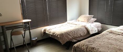 House | 4 bedrooms, laptop workspace, iron/ironing board, free WiFi