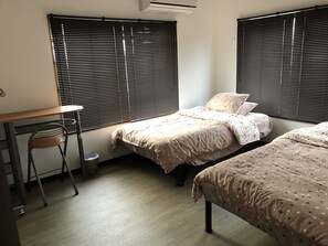 House | 4 bedrooms, laptop workspace, iron/ironing board, free WiFi - Yoko House (Uruma)
