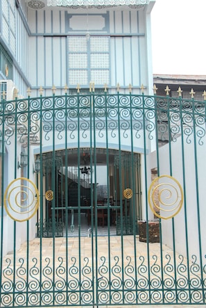 Entrée de l’hébergement