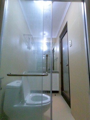 Douche, serviettes fournies