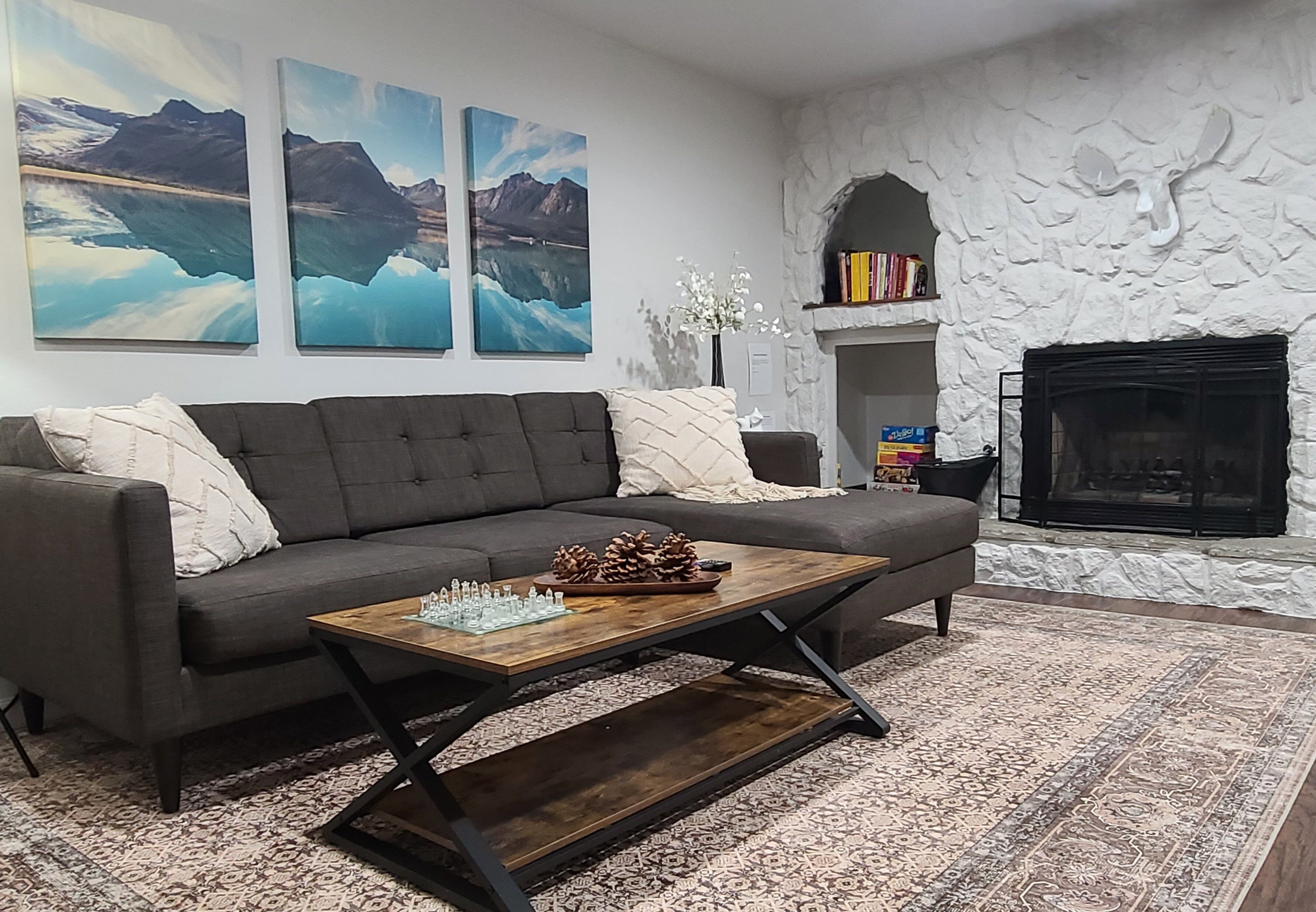 Smart TV, fireplace, Netflix, streaming services