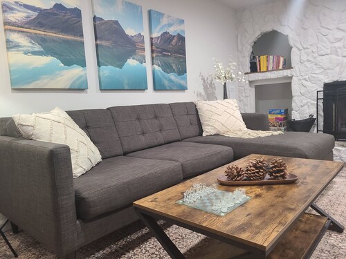 Bear Retreat - Walk to Snow Summit, Hot Tub, Fireplace