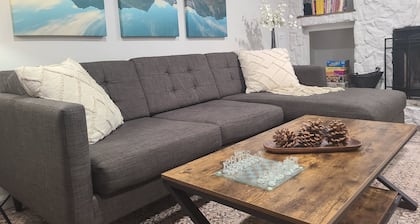 Bear Retreat - Walk to Snow Summit, Hot Tub, Fireplace