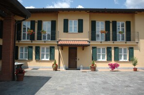 Courtyard - La casa di Ale (San Fermo della Battaglia)