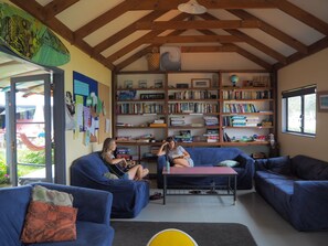 Interior - Raglan Backpackers (Raglan)