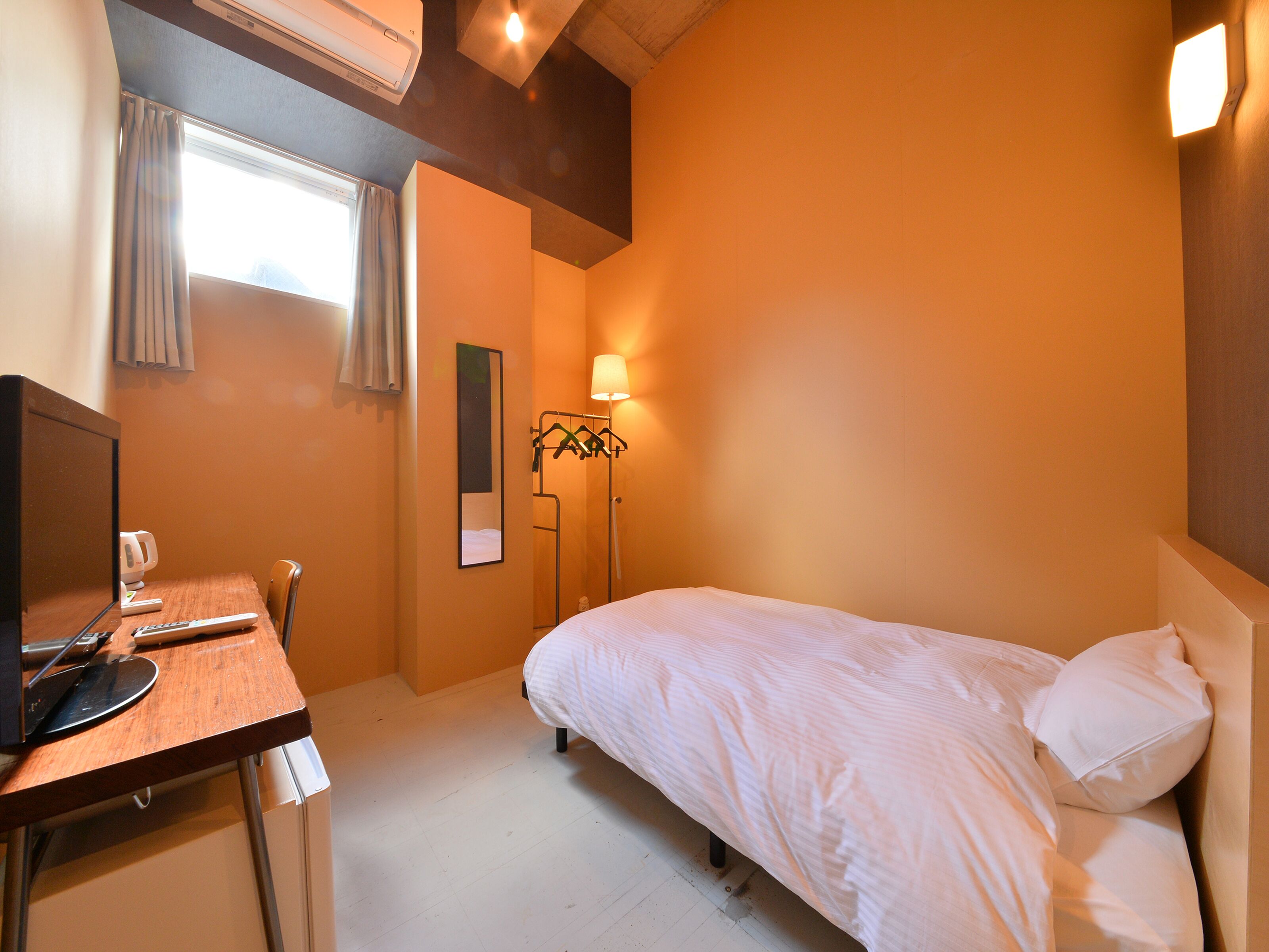 single room | free wifi, bed sheets