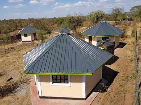 Exterior. Equator Green Gardens and Resort