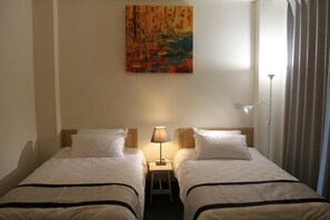 Standard Twin Room | Blackout drapes, free WiFi, bed sheets - Blue Chair Homestay (Jincheng)