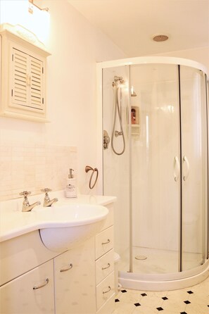 Hair dryer, bathrobes, towels, soap - A French style boutique guesthouse set in a large garden with a spa and pool. (Richmond)
