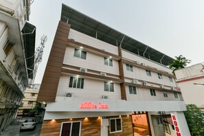 A hotel named 'Hilite Inn' with a modern design, featuring multiple floors and a prominent 'ROOM' sign on the right side. - Hilite Inn (Kanayannur)
