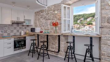 Deluxe Studio, Sea View (Ruzmarin) | Private kitchen | Electric kettle