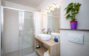Deluxe Apartment, Balcony, Sea View (Kadulja) | Bathroom