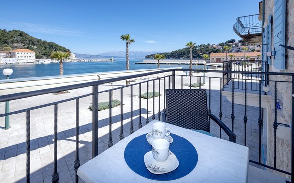 Deluxe Apartment, Balcony, Sea View (Kadulja) | Balcony - Villa Riva (Jelsa)