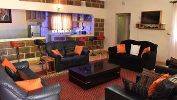 Apartamento Deluxe | 5 dormitorios, decoración individual, mobiliario individual y escritorio