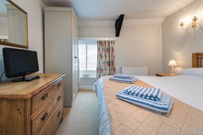 2 bedrooms, blackout curtains, iron/ironing board, free WiFi