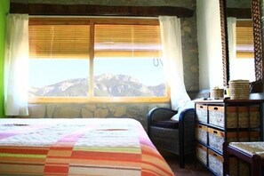 3 chambres, fer et planche à repasser, Wi-Fi, draps fournis