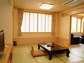 Chambre Tradition (Japanese Style, for 4 People, Living)