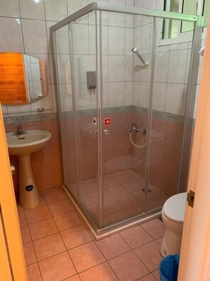 Dusche im Bad
