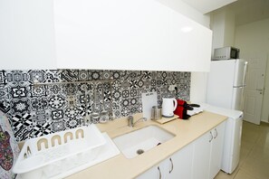 Apartamento conforto | Cozinha privada | Geladeira grande, micro-ondas, fogão, cooktop
