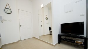 Leilighet – comfort | Oppholdsområde | Flatskjerm-TV
