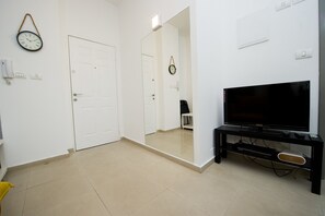 Leilighet – comfort | Oppholdsområde | Flatskjerm-TV