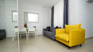 Leilighet – comfort | Oppholdsområde | Flatskjerm-TV