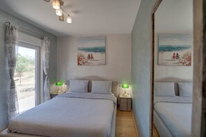 2 bedrooms, iron/ironing board, travel crib, free WiFi - Villa Absolute Privacy: unique in Istria! (Cittanova)