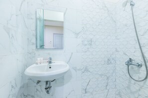 Shower, towels