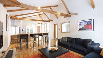 Casi 67 East | Living room | 65-inch LED TV with satellite channels, TV, DVD player
