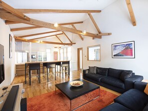 Casi 67 East | Living room