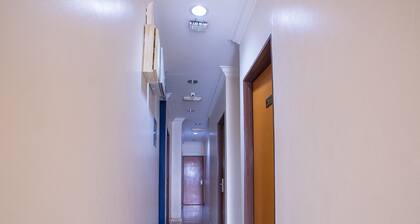 Super OYO 44097 Avatarr Hotel