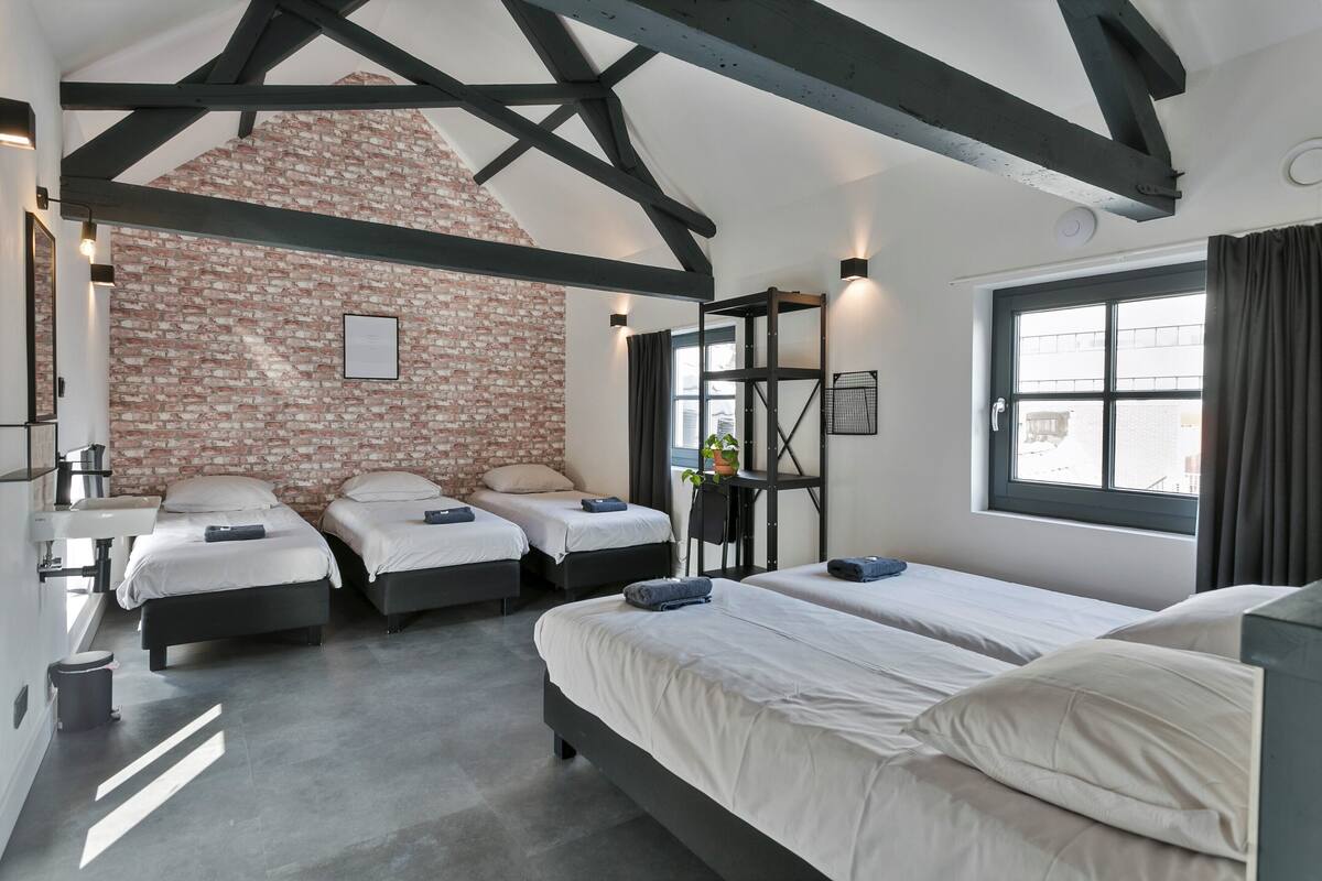 Family Room (Room 9) | WiFi (free), bed sheets