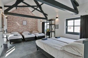 Habitación familiar (Room 9) | Wifi gratis y ropa de cama 