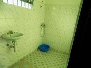 Shower, free toiletries, towels, soap