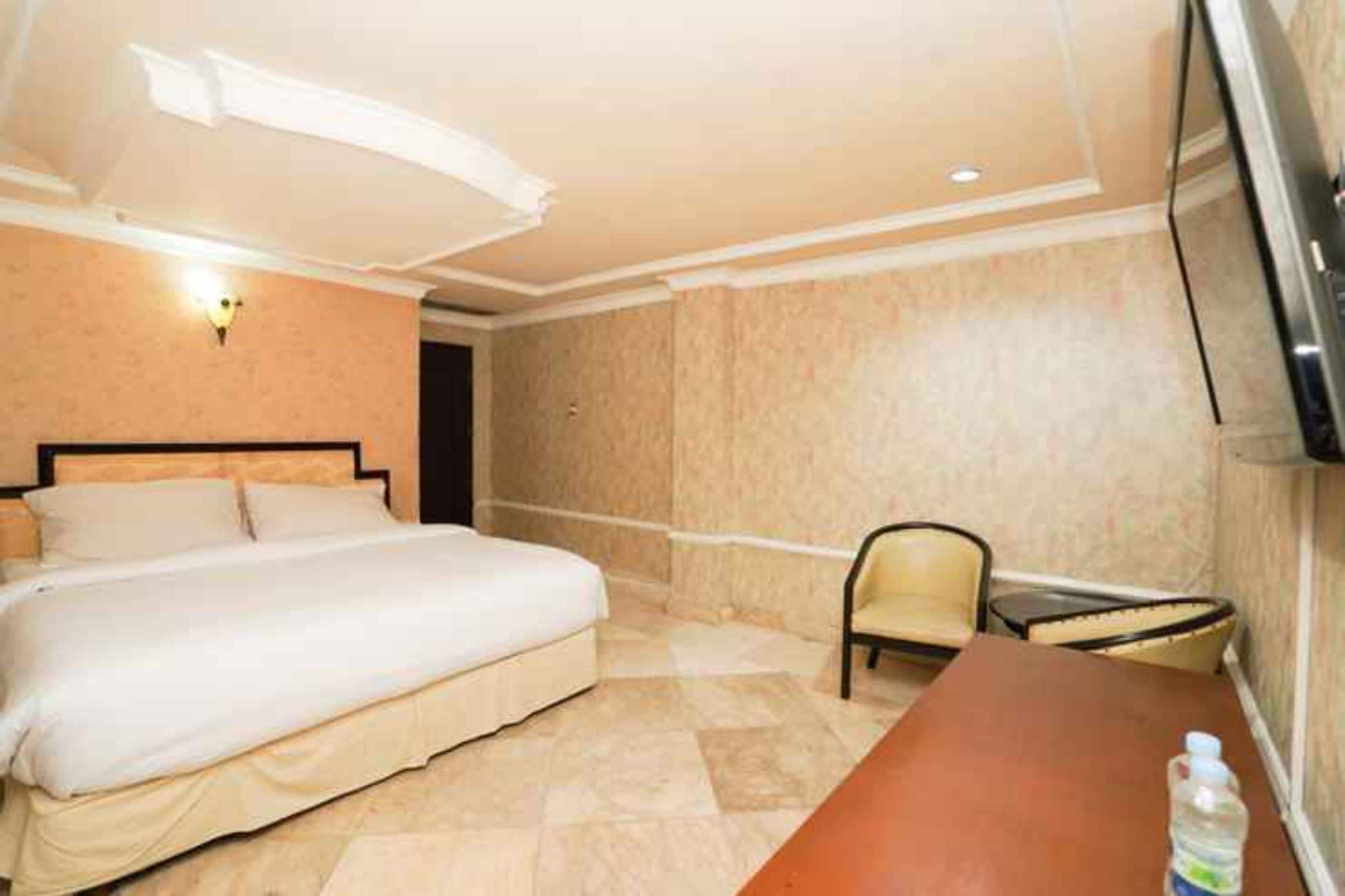 Standard-Doppelzimmer | Schreibtisch, kostenloses WLAN, Bettwäsche, Rollstuhlgeeignet