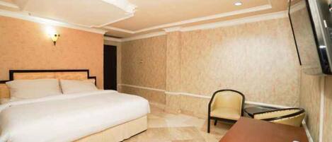 Kamar Double Standar | Meja kerja, Wi-Fi gratis, dan seprai linen