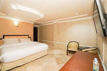 Standard Double Room | Desk, free WiFi, bed sheets, wheelchair access