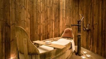 Sauna, poreallas, höyrysauna, vartalohoitoja, kuumakivihierontaa