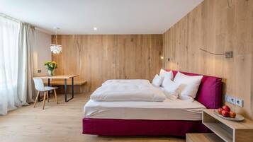 In-room safe, desk, laptop workspace, free WiFi