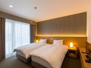 4 bedrooms, individually decorated, individually furnished, desk