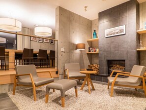Mizunara | Living room | 42-inch flat-screen TV with satellite channels, TV, video-game console - Mizunara Chalet (Kutchan)