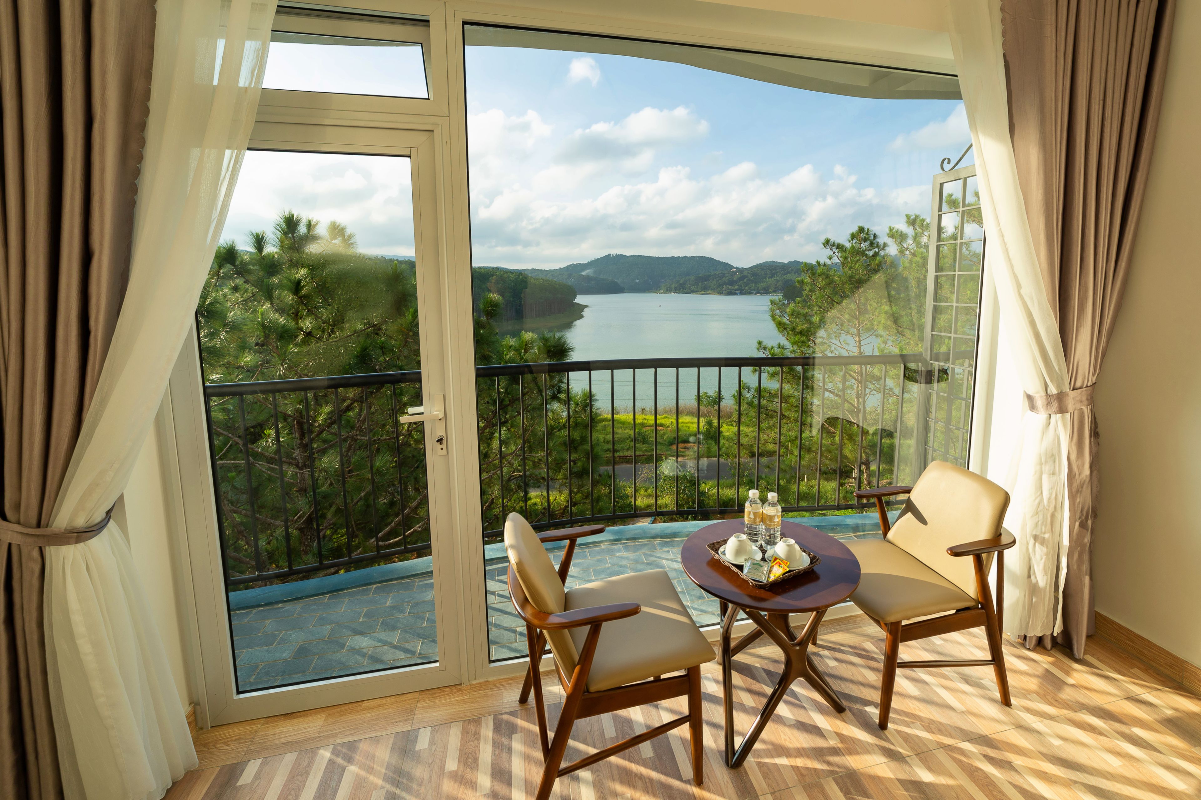 Deluxe Room, Lake View | Soundproofing, free WiFi, bed sheets, wheelchair access