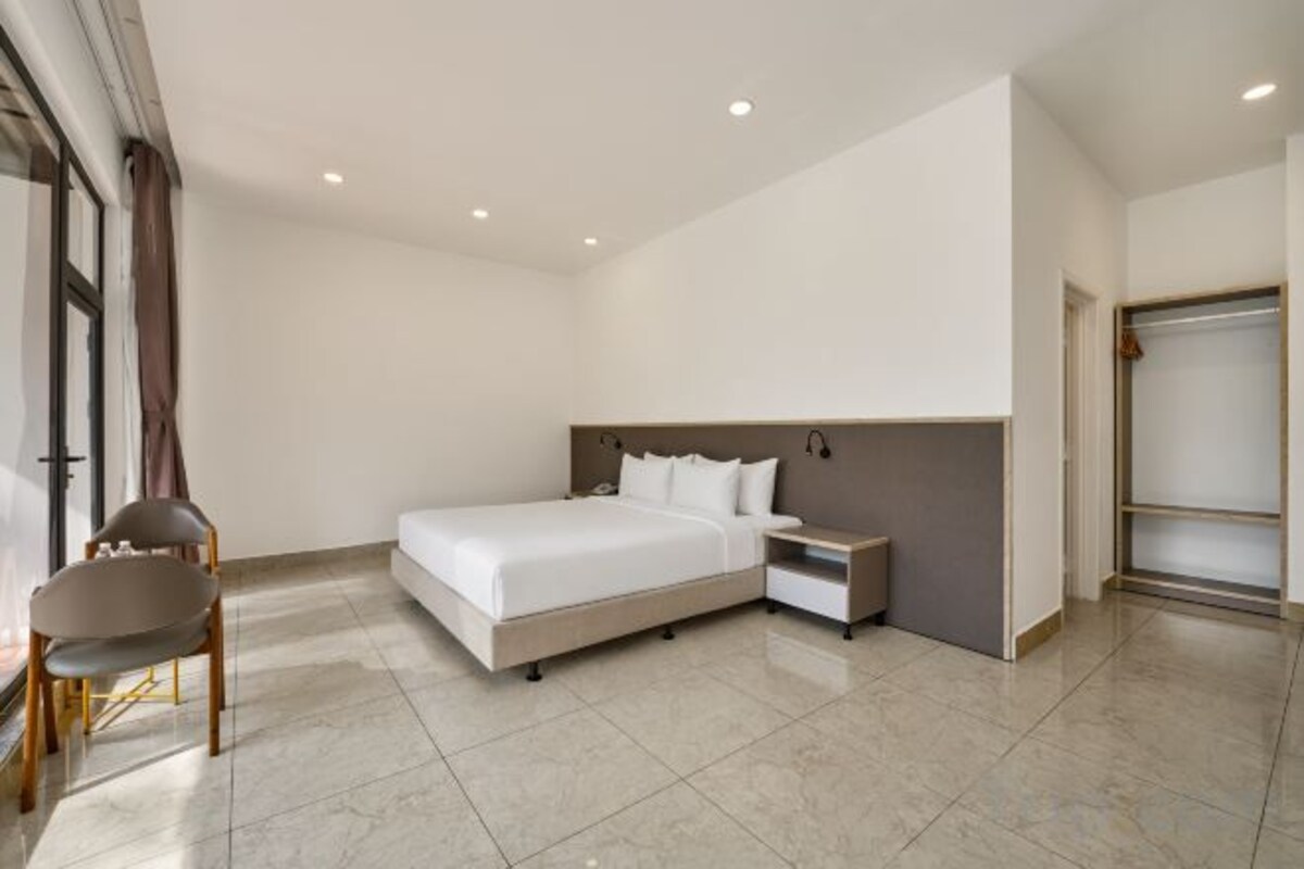 Soundproofing, WiFi (free), bed sheets