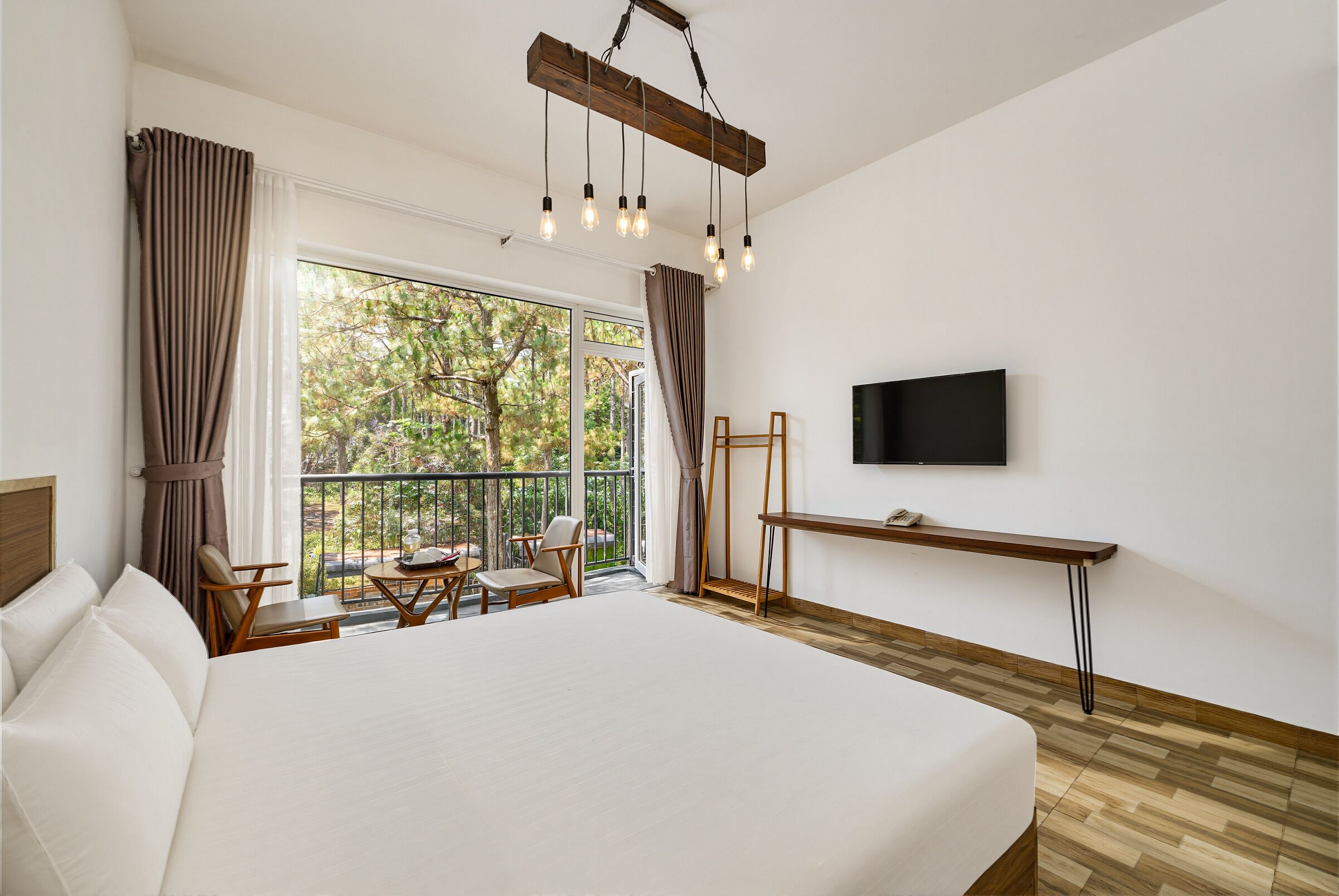 Soundproofing, free WiFi, bed sheets, wheelchair access