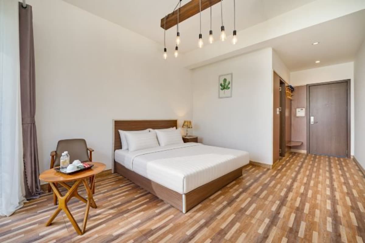Soundproofing, WiFi (free), bed sheets