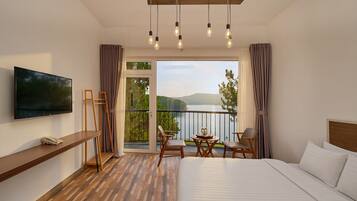 Deluxe Room, Lake View