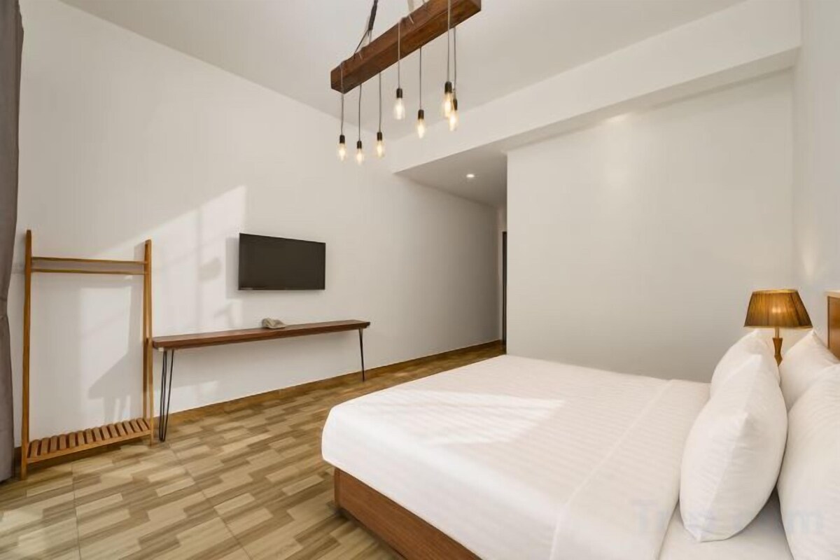 Soundproofing, WiFi (free), bed sheets