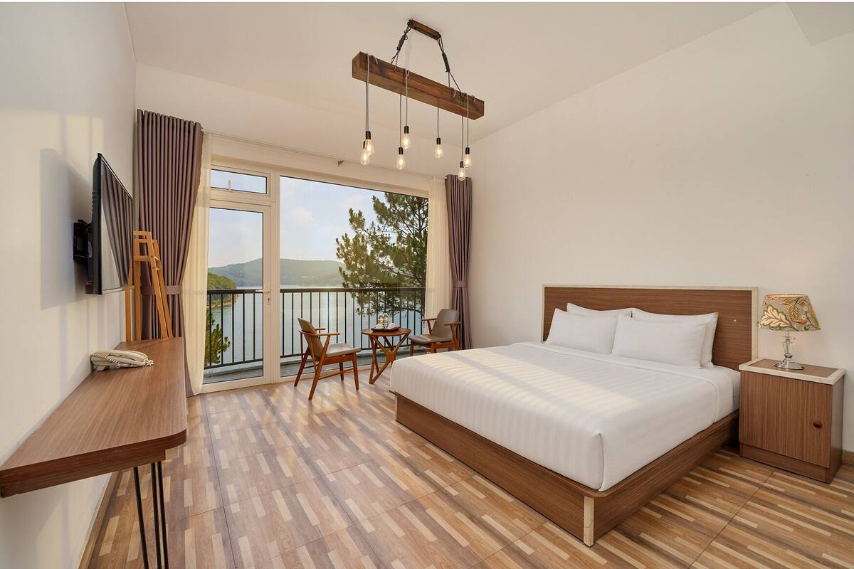 Soundproofing, WiFi (free), bed sheets