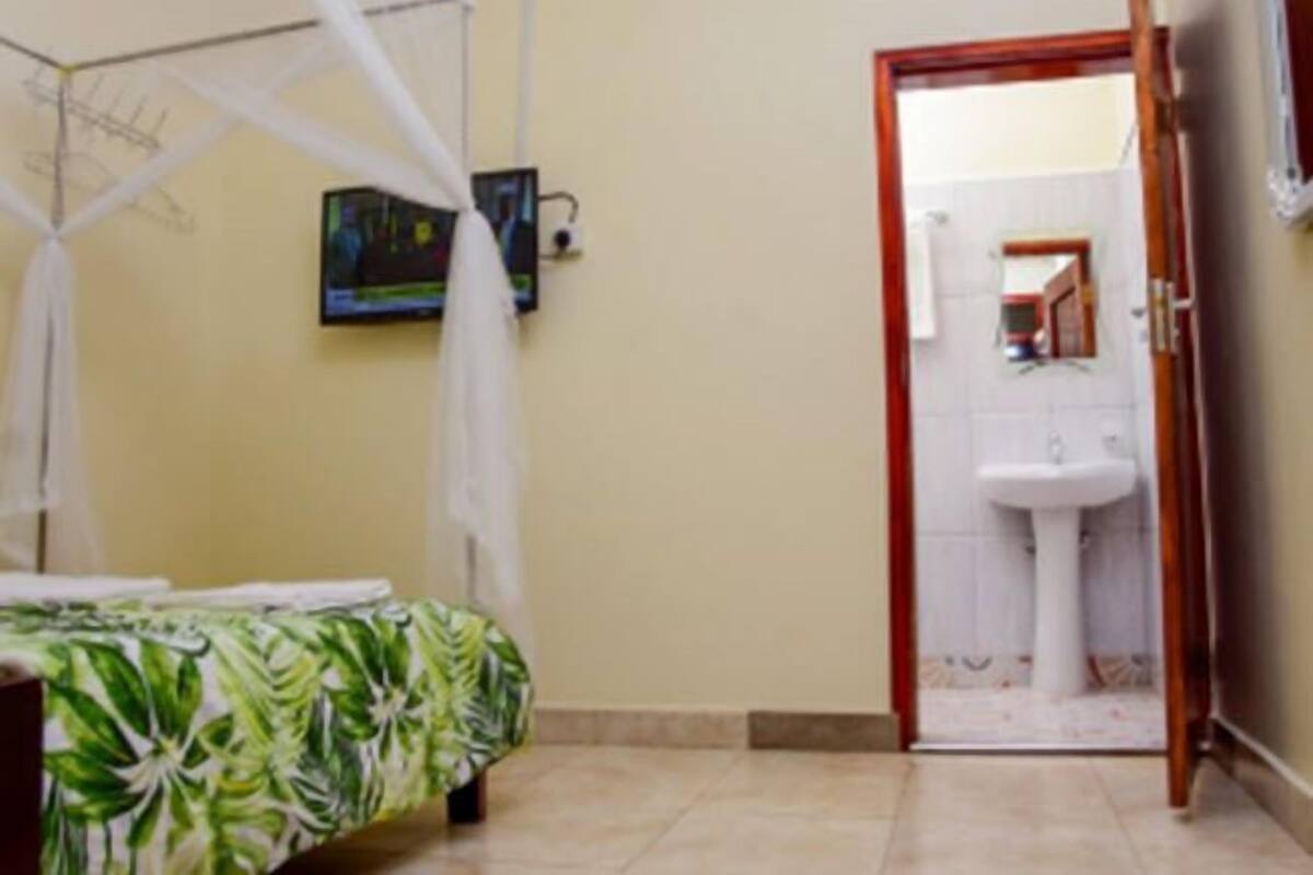 Blackout drapes, free WiFi, bed sheets